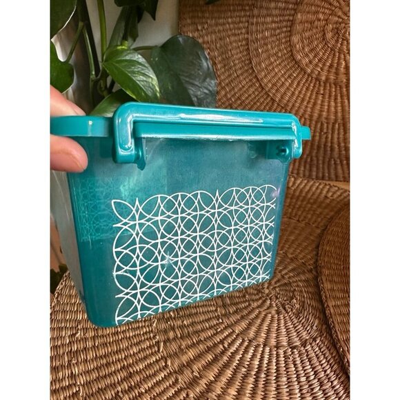 Blue Plastic storage container - Picture 7 of 8